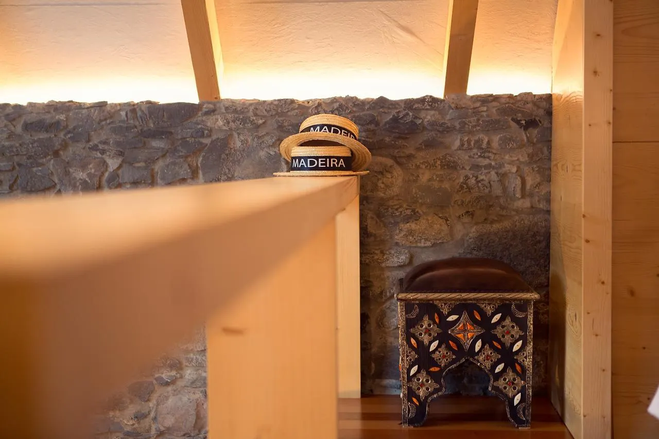 Palheiros Do Serrado By Real Vision Bed & Breakfast Estreito Da Calheta 0*,  Portugal