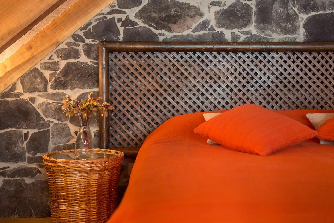 Palheiros Do Serrado By Real Vision Bed & Breakfast Estreito Da Calheta