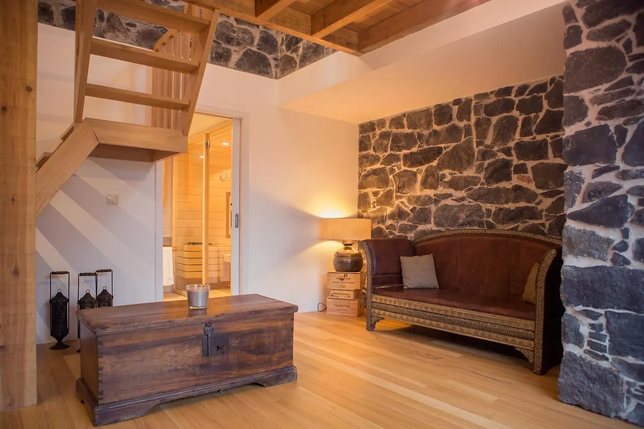 Palheiros Do Serrado By Real Vision Bed & Breakfast Estreito Da Calheta