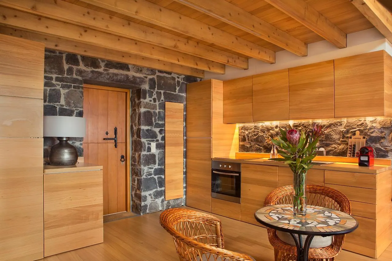 Palheiros Do Serrado By Real Vision Bed & Breakfast Estreito Da Calheta