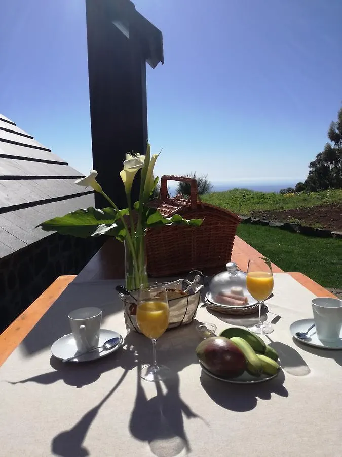 Palheiros Do Serrado By Real Vision Bed & Breakfast Estreito Da Calheta
